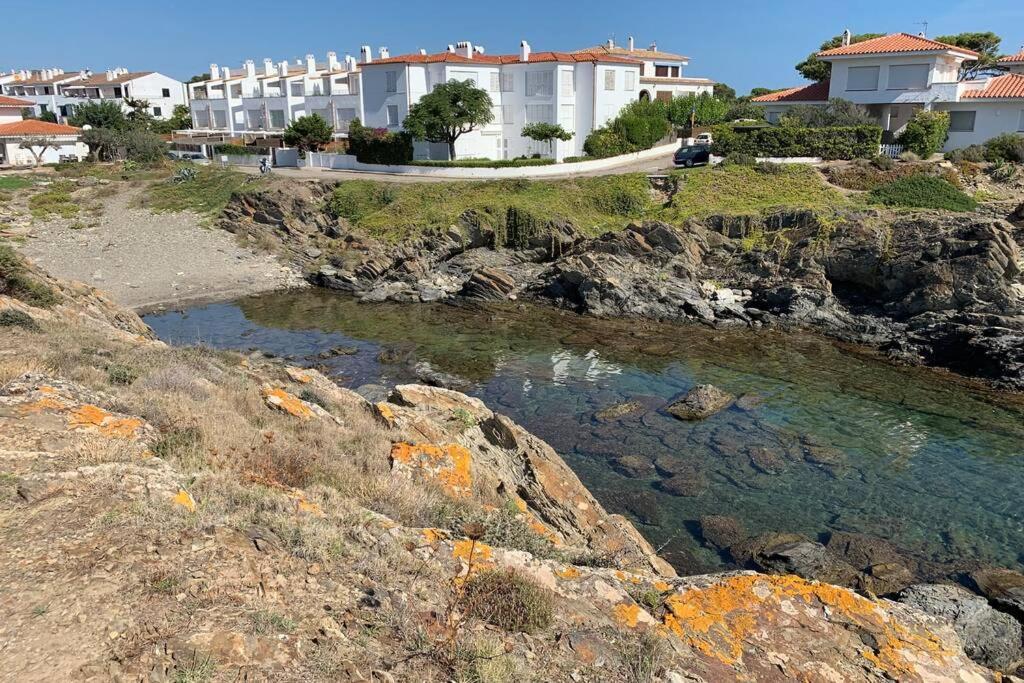 Beachfront Duplex With Terrace And Sea Views - Cadaqués Buitenkant foto